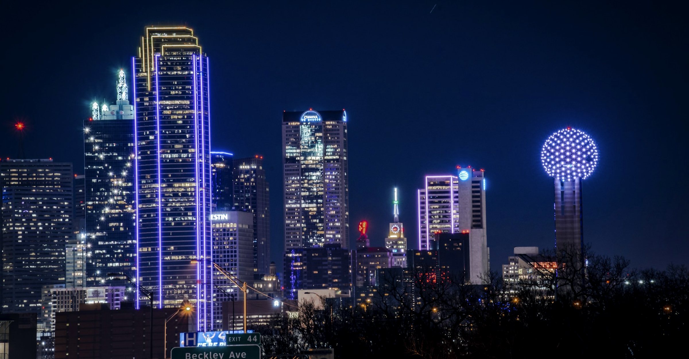 Downtown Dallas and Reunion Tower at night